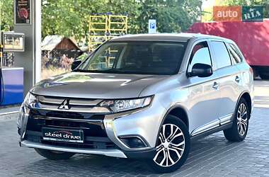 Внедорожник / Кроссовер Mitsubishi Outlander 2017 в 