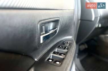 Внедорожник / Кроссовер Mitsubishi Outlander 2017 в 