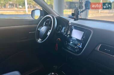 Внедорожник / Кроссовер Mitsubishi Outlander 2017 в 
