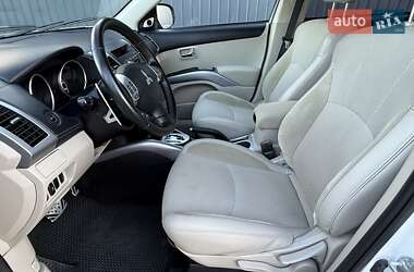 Внедорожник / Кроссовер Mitsubishi Outlander 2011 в 
