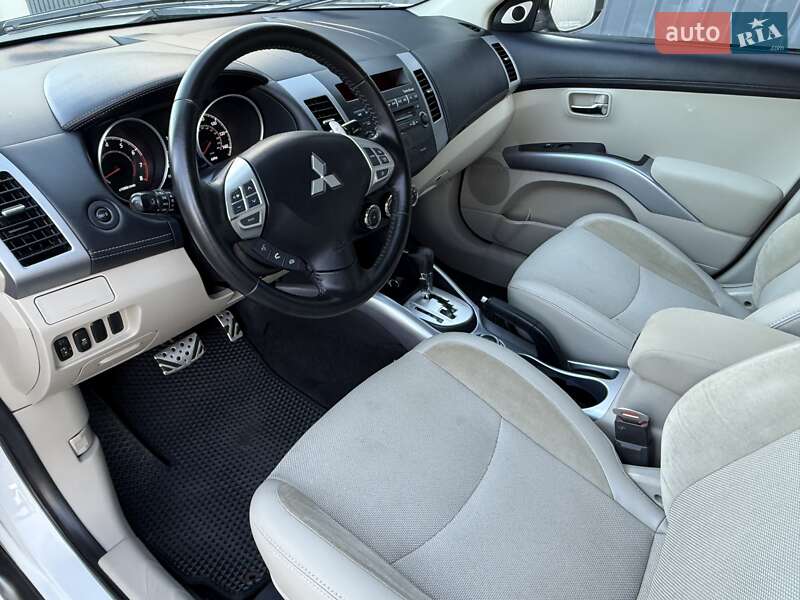 Внедорожник / Кроссовер Mitsubishi Outlander 2011 в Киеве