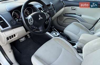 Внедорожник / Кроссовер Mitsubishi Outlander 2011 в 