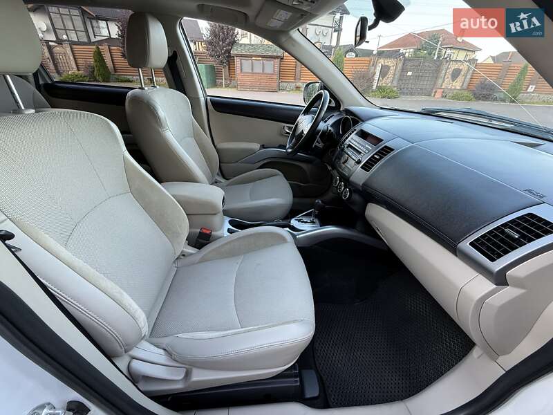 Позашляховик / Кросовер Mitsubishi Outlander 2011 в Києві