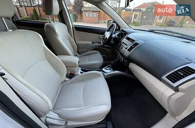 Внедорожник / Кроссовер Mitsubishi Outlander 2011 в 
