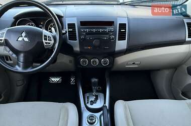 Внедорожник / Кроссовер Mitsubishi Outlander 2011 в 