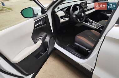 Внедорожник / Кроссовер Mitsubishi Outlander 2022 в 
