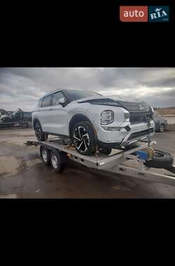 Внедорожник / Кроссовер Mitsubishi Outlander 2022 в 