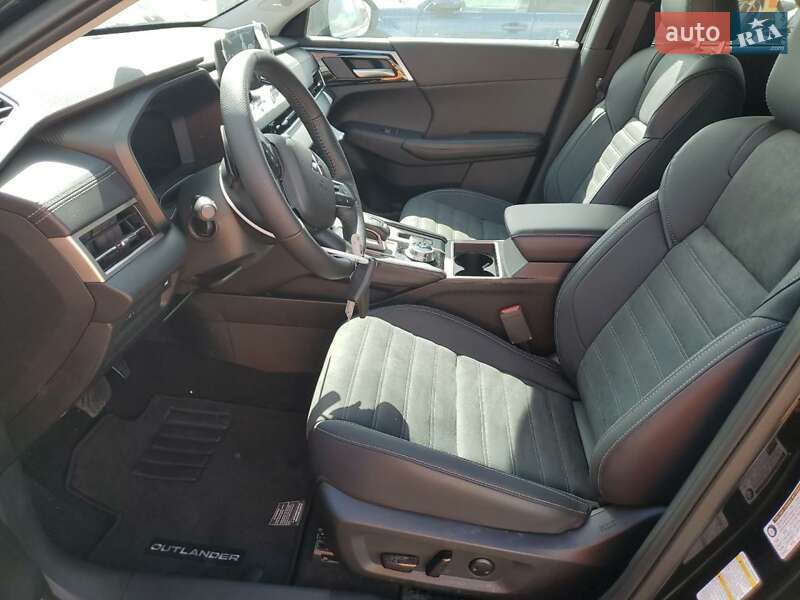 Внедорожник / Кроссовер Mitsubishi Outlander 2024 в Одессе