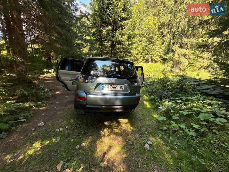 Внедорожник / Кроссовер Mitsubishi Outlander 2008 в Андреевке