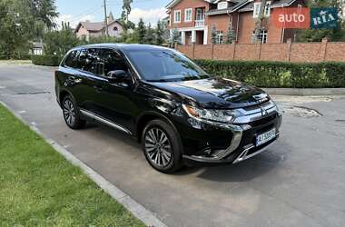 Внедорожник / Кроссовер Mitsubishi Outlander 2020 в Киеве