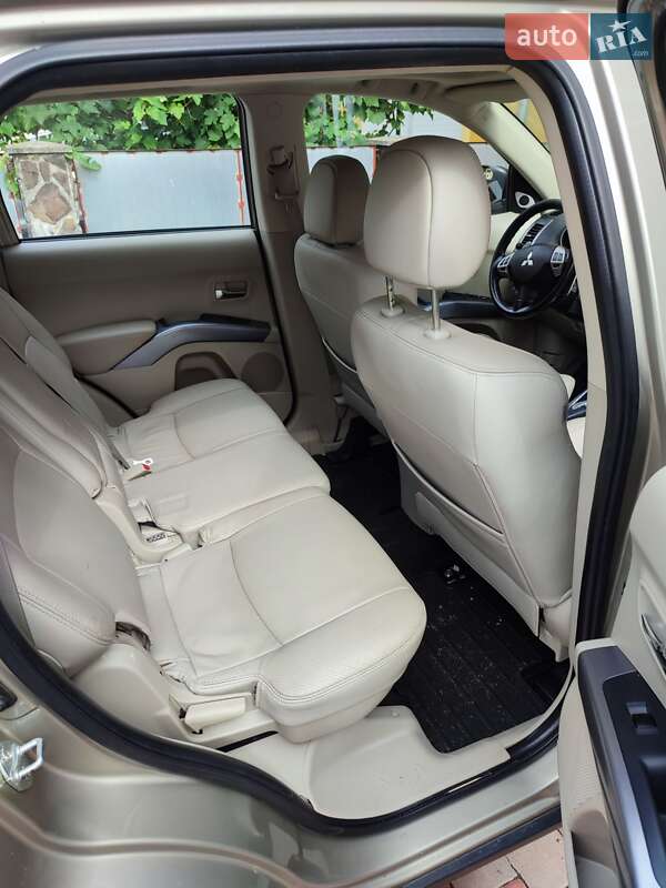 Внедорожник / Кроссовер Mitsubishi Outlander 2008 в Сваляве