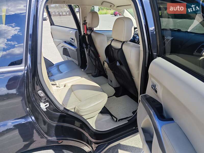 Позашляховик / Кросовер Mitsubishi Outlander 2009 в Києві