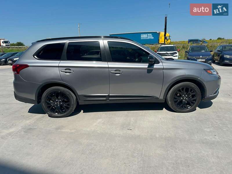 Внедорожник / Кроссовер Mitsubishi Outlander 2019 в Львове