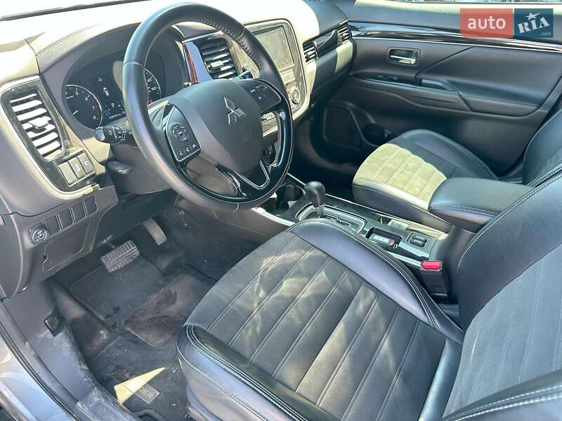 Внедорожник / Кроссовер Mitsubishi Outlander 2019 в Львове