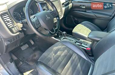 Внедорожник / Кроссовер Mitsubishi Outlander 2019 в 