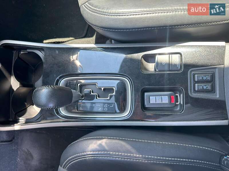 Внедорожник / Кроссовер Mitsubishi Outlander 2019 в Львове