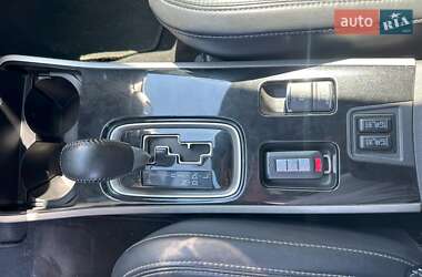 Внедорожник / Кроссовер Mitsubishi Outlander 2019 в 