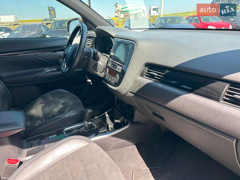 Внедорожник / Кроссовер Mitsubishi Outlander 2019 в Львове