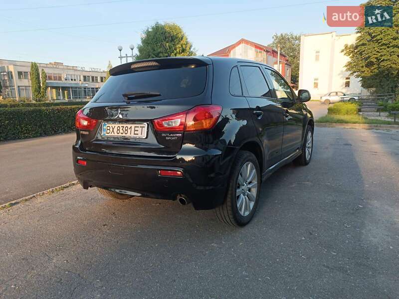Позашляховик / Кросовер Mitsubishi Outlander 2010 в Полонному