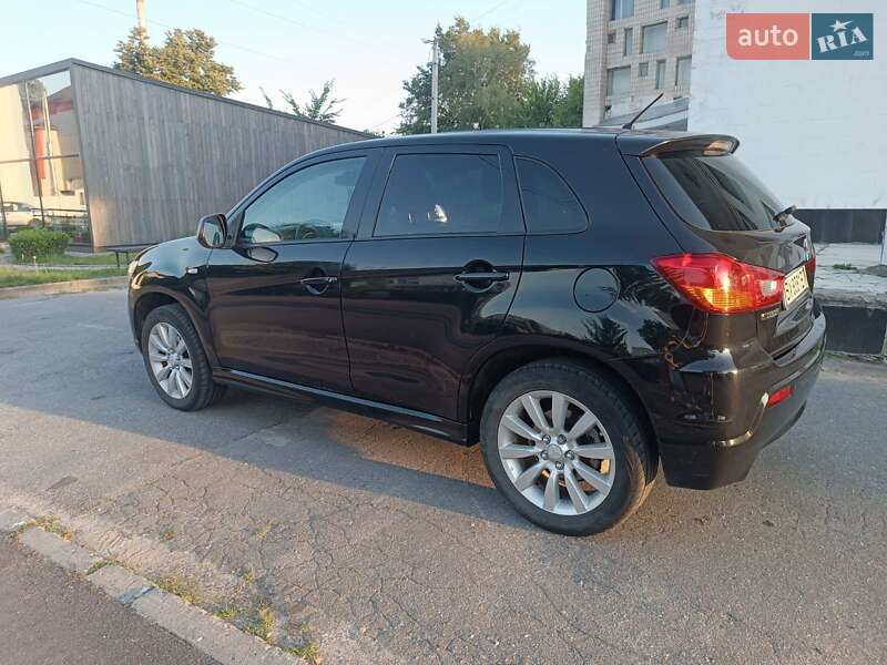 Позашляховик / Кросовер Mitsubishi Outlander 2010 в Полонному