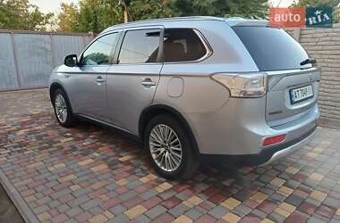 Внедорожник / Кроссовер Mitsubishi Outlander 2015 в Черноморске