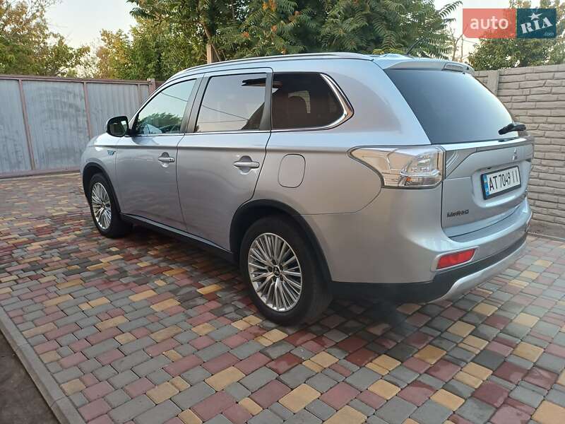 Mitsubishi Outlander 2015