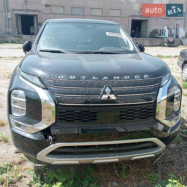 Внедорожник / Кроссовер Mitsubishi Outlander 2024 в Одессе