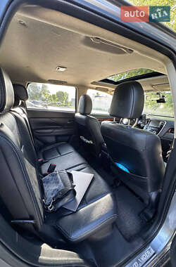 Внедорожник / Кроссовер Mitsubishi Outlander 2013 в 