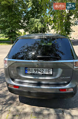 Внедорожник / Кроссовер Mitsubishi Outlander 2013 в 