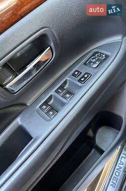 Внедорожник / Кроссовер Mitsubishi Outlander 2013 в 