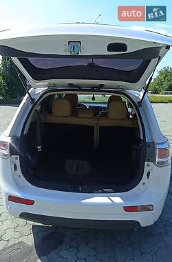 Внедорожник / Кроссовер Mitsubishi Outlander 2013 в Дубно