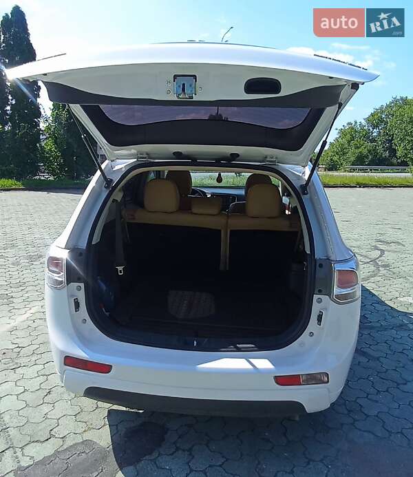 Позашляховик / Кросовер Mitsubishi Outlander 2013 в Дубні