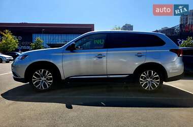 Внедорожник / Кроссовер Mitsubishi Outlander 2018 в Киеве