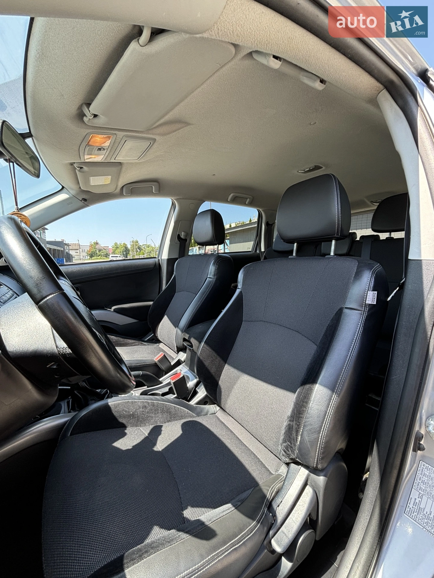 2010 Mitsubishi Outlander - мініатюра 9