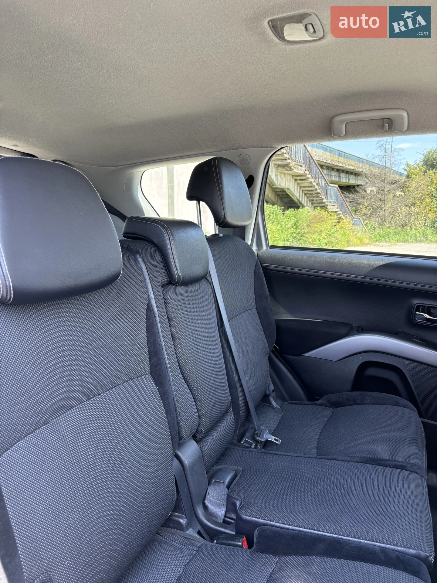 2010 Mitsubishi Outlander - мініатюра 11