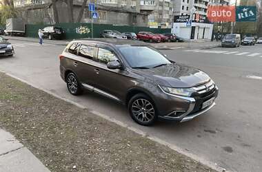Внедорожник / Кроссовер Mitsubishi Outlander 2016 в Киеве