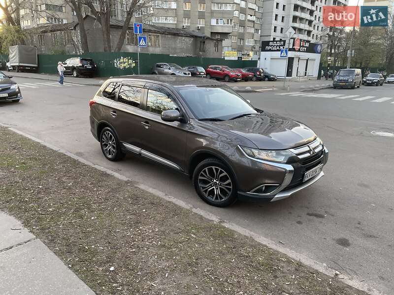 Mitsubishi Outlander 2016
