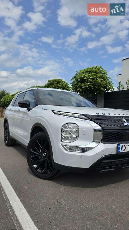 Внедорожник / Кроссовер Mitsubishi Outlander 2022 в Киеве