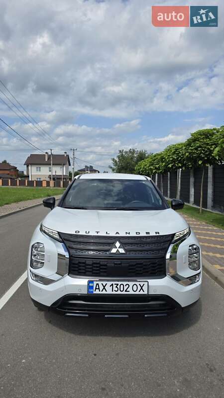 Внедорожник / Кроссовер Mitsubishi Outlander 2022 в Киеве