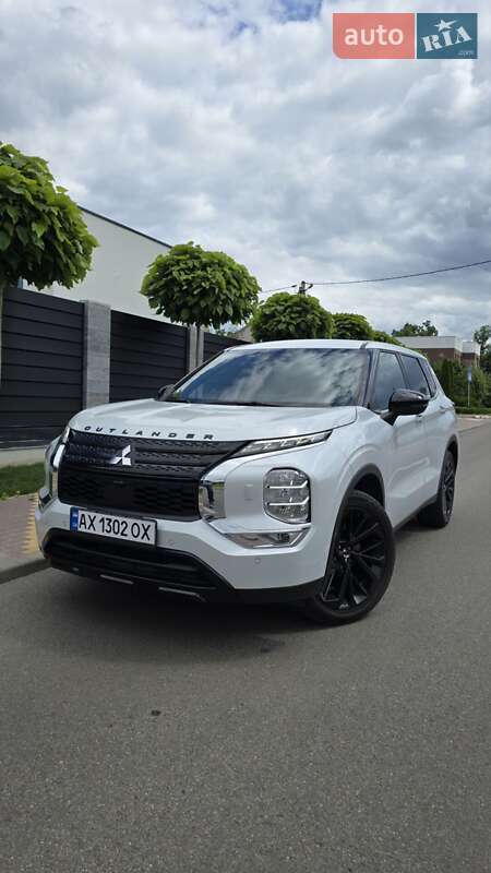 Внедорожник / Кроссовер Mitsubishi Outlander 2022 в Киеве
