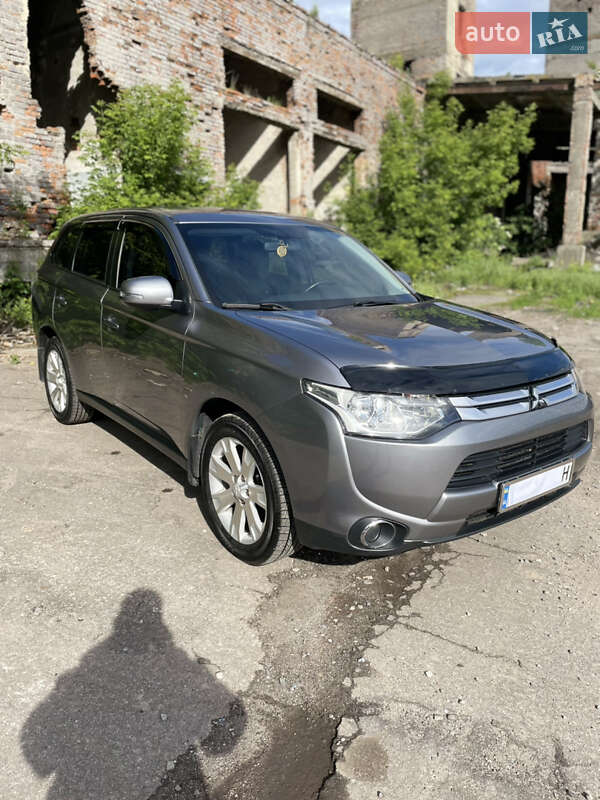 Позашляховик / Кросовер Mitsubishi Outlander 2014 в Вінниці