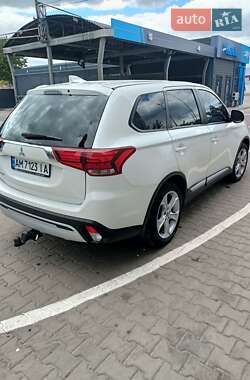 Позашляховик / Кросовер Mitsubishi Outlander 2021 в Житомирі