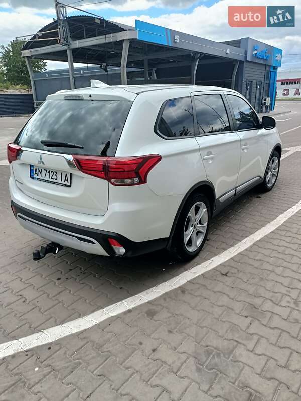 Позашляховик / Кросовер Mitsubishi Outlander 2021 в Житомирі