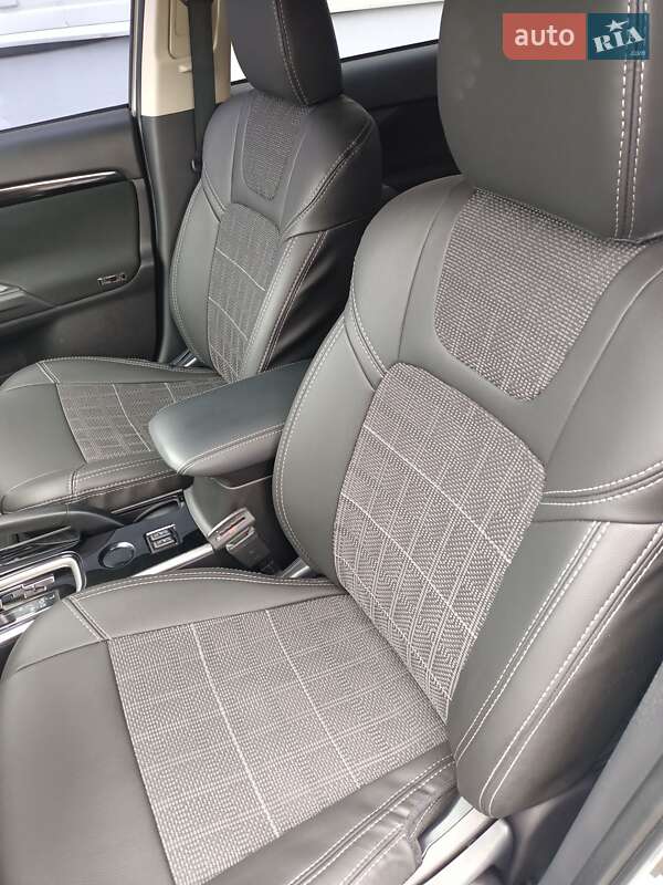 Позашляховик / Кросовер Mitsubishi Outlander 2021 в Житомирі