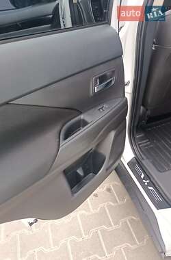 Позашляховик / Кросовер Mitsubishi Outlander 2021 в Житомирі