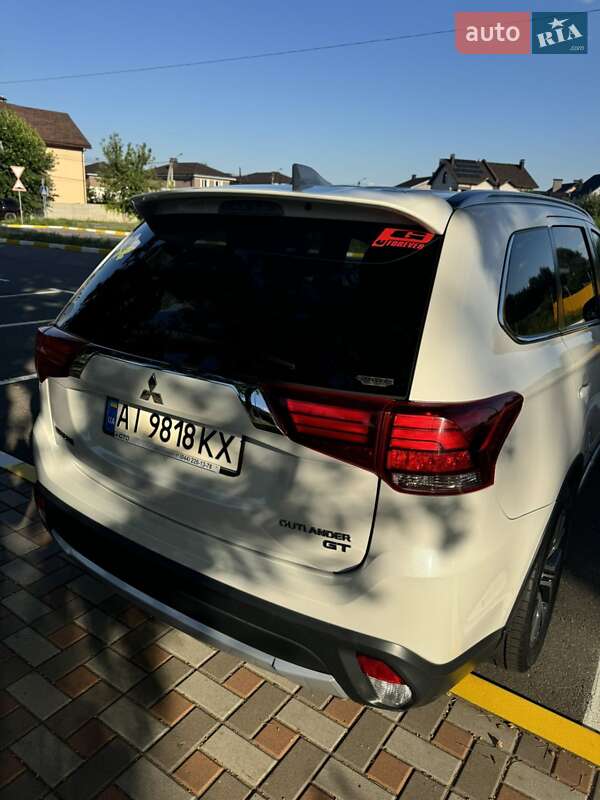 Внедорожник / Кроссовер Mitsubishi Outlander 2017 в Киеве