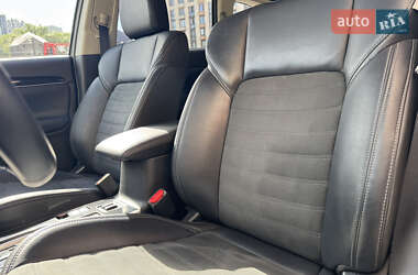 Внедорожник / Кроссовер Mitsubishi Outlander 2019 в 