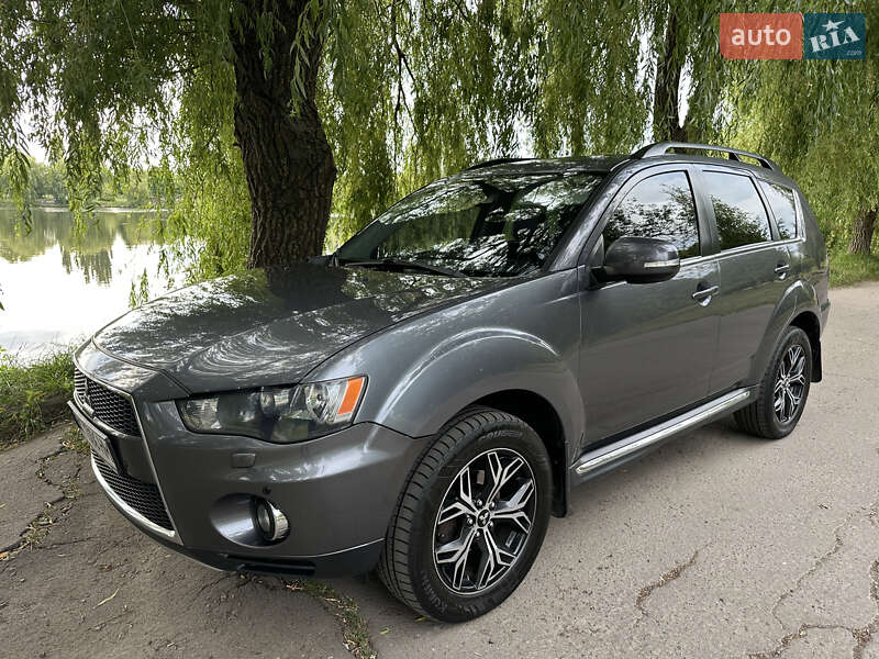 Mitsubishi Outlander 2011