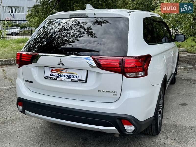 Внедорожник / Кроссовер Mitsubishi Outlander 2017 в Киеве