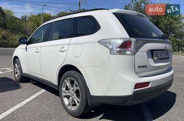 Внедорожник / Кроссовер Mitsubishi Outlander 2014 в 